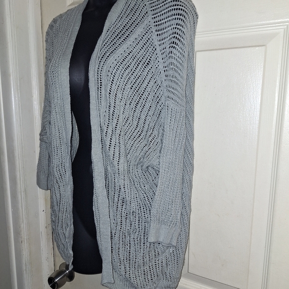 Express thin sweater 3/4 sleeve no buttons or snaps size medium - Picture 3 of 5